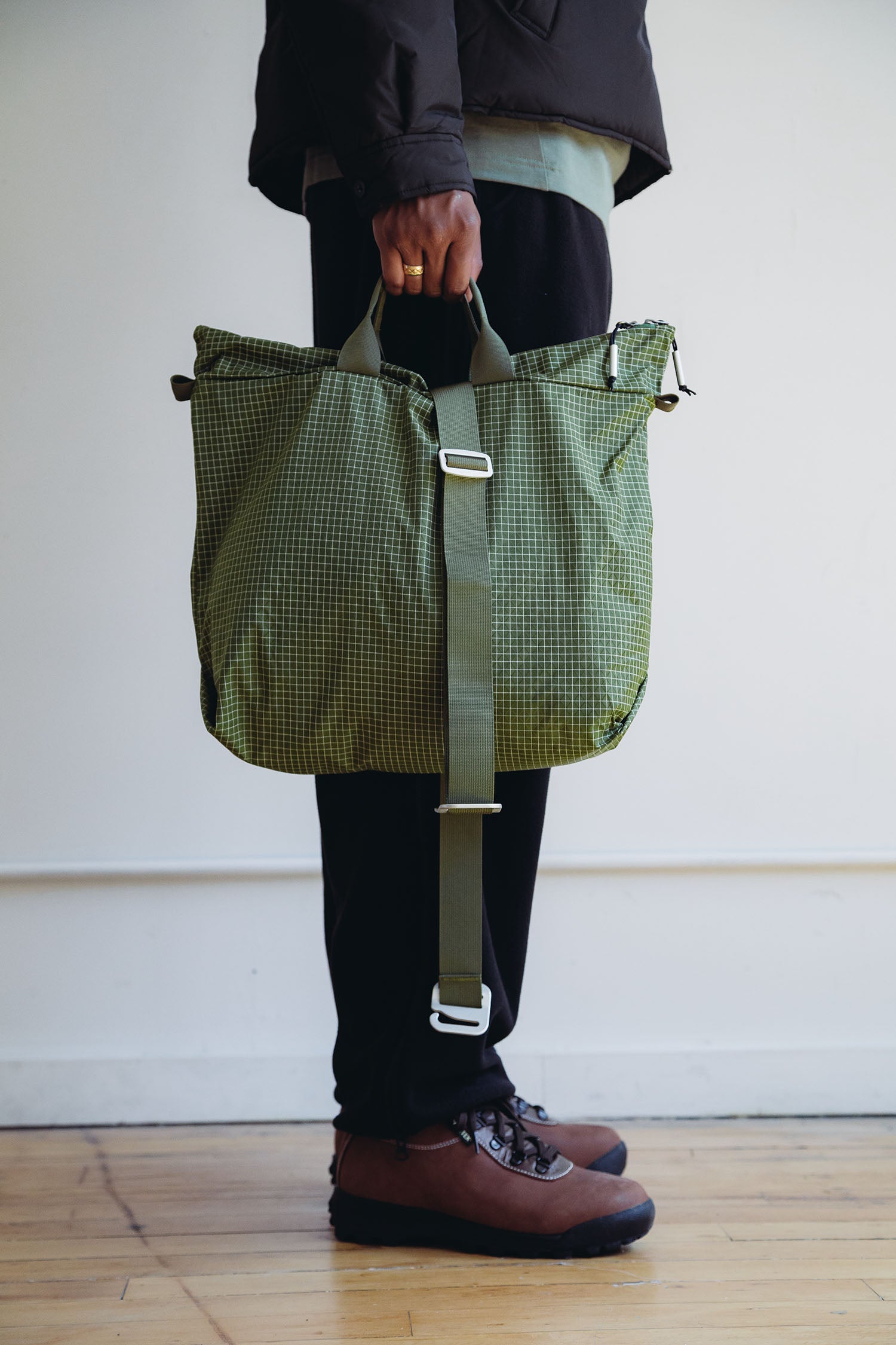 zipped tote bag